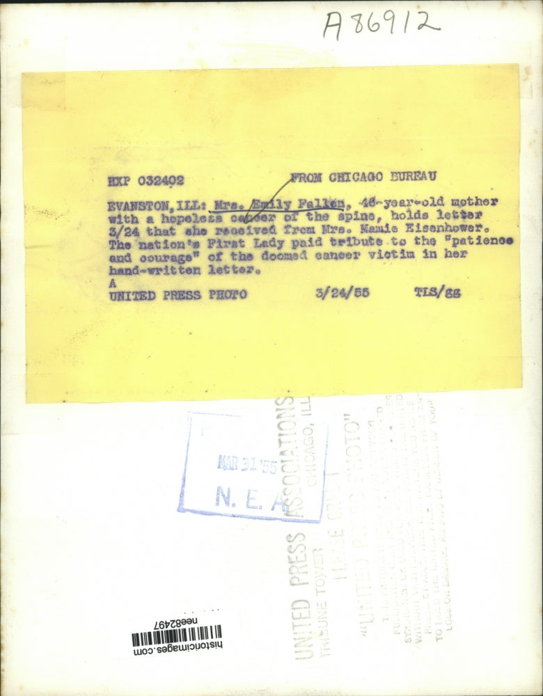 Load image into Gallery viewer, 1955 Press Photo Mrs Emily Fallen cancer victim gets letter from Mamie Eisenhowe

