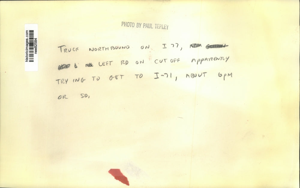 Press Photo Truck Accident On The Road - nee82584