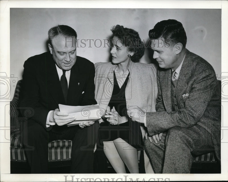 Load image into Gallery viewer, 1942 Press Photo Clare Boothe Luce, Ex CT Governor Raymond Baldwin, - nee82616
