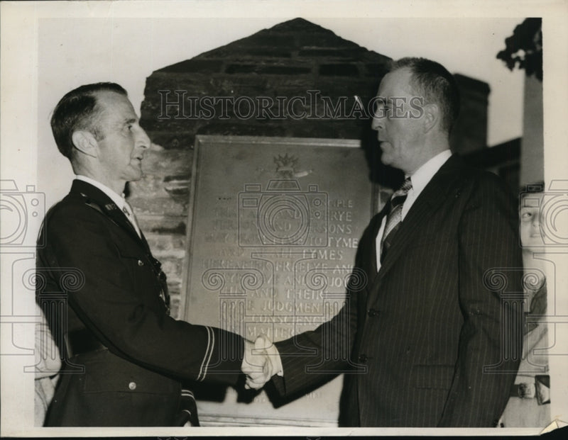 Load image into Gallery viewer, 1939 Press Photo Edward Jonas Phillips and W.Selden Washington at Newport R.I.
