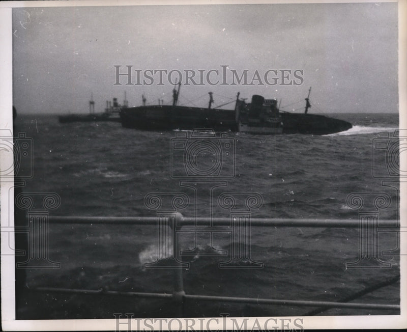 Load image into Gallery viewer, 1952 Press Photo American Freighter Flying Enterprise at a dangerous angle.
