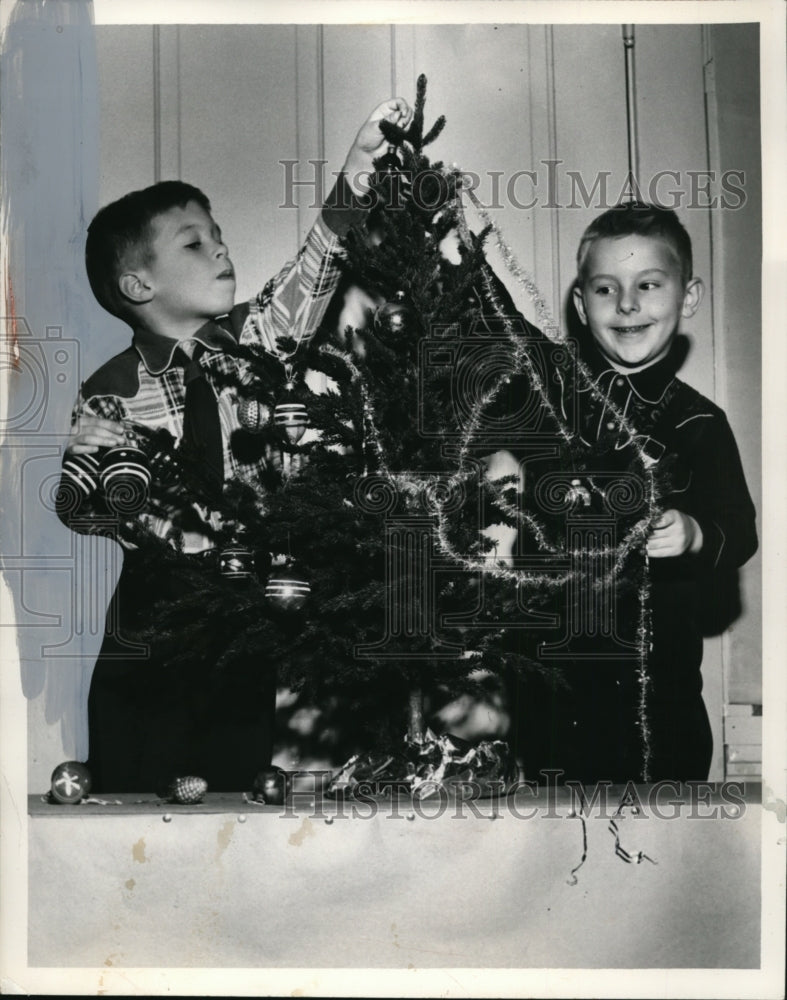 1953 Press Photo Kenneth Javor, Ronald Kulikowski at St Cyril Methodist School- Historic Images