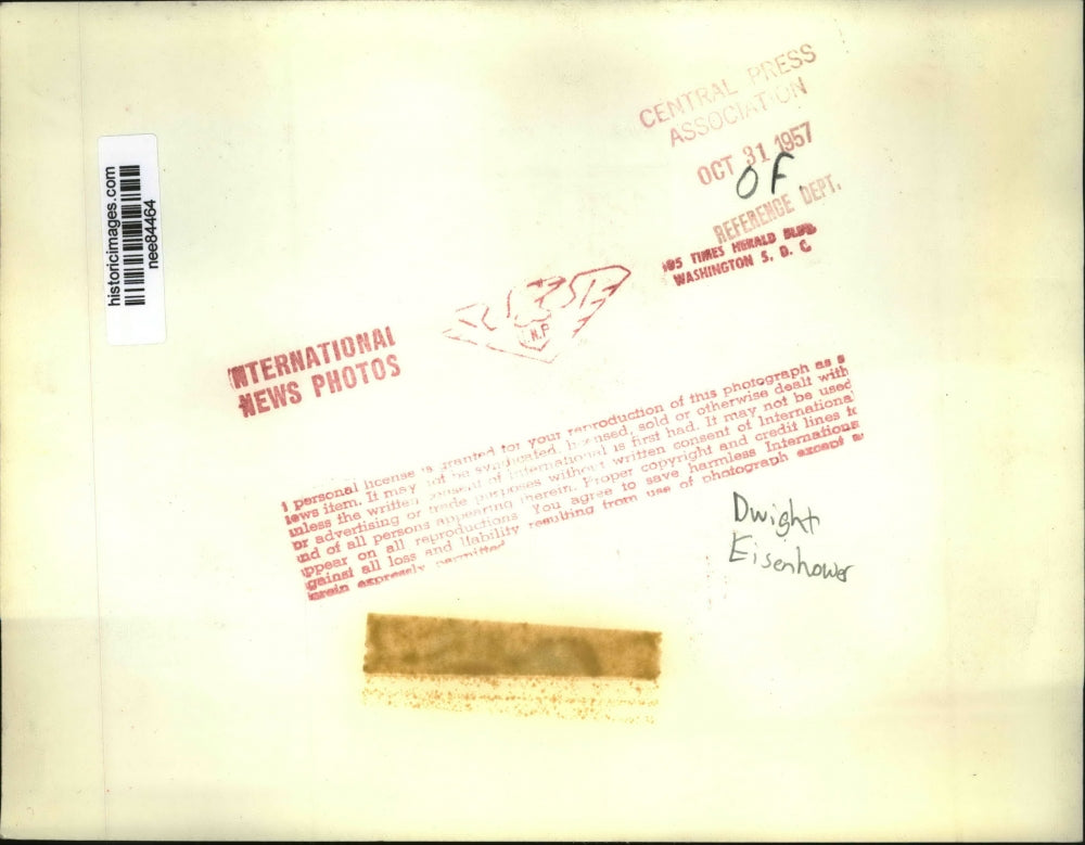 1957 Press Photo President Eisenhower & a military officer in Washington DC