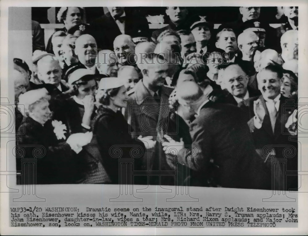 1953 Press Photo Inaugural scene in DC of President Eisenhower kissing Mamie