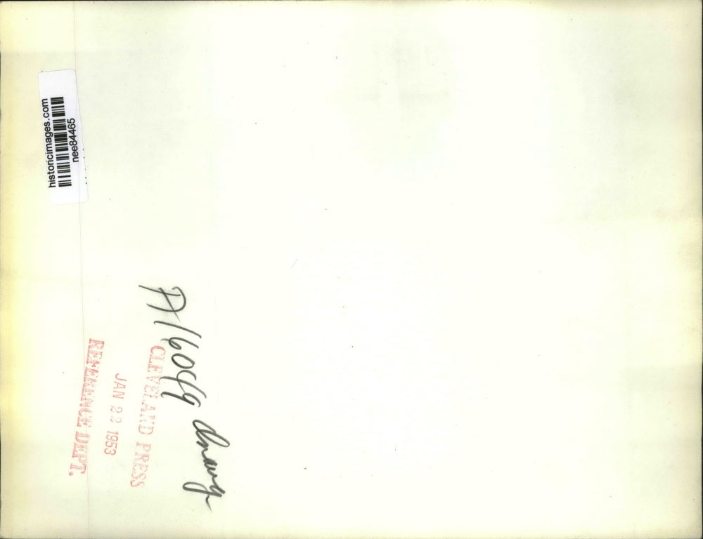 1953 Press Photo Inaugural scene in DC of President Eisenhower kissing Mamie