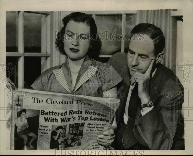 Load image into Gallery viewer, 1951 Press Photo James N.Gape and wife reads Cleveland Press Newspaper
