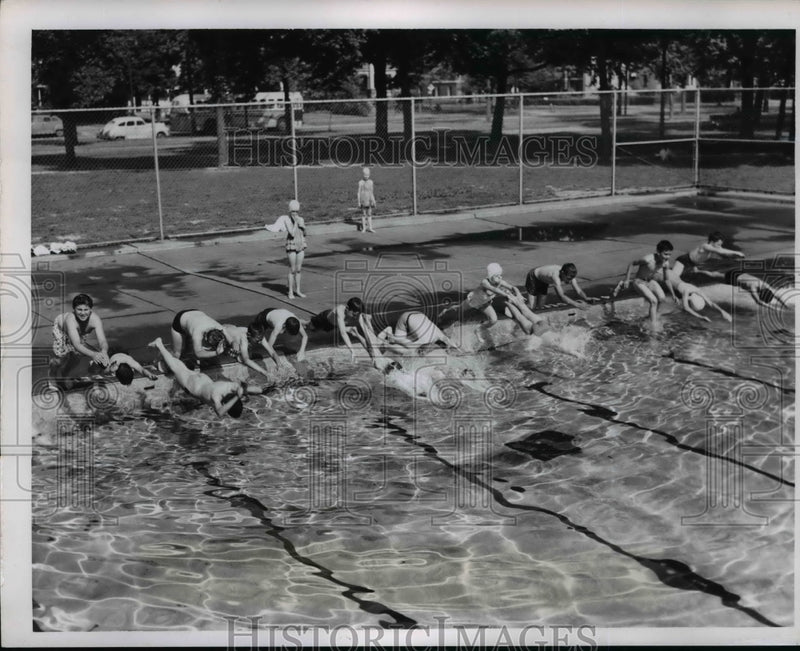 Load image into Gallery viewer, 1957 Press Photo First Day Of Summer At Lincoln Pool - nee85404
