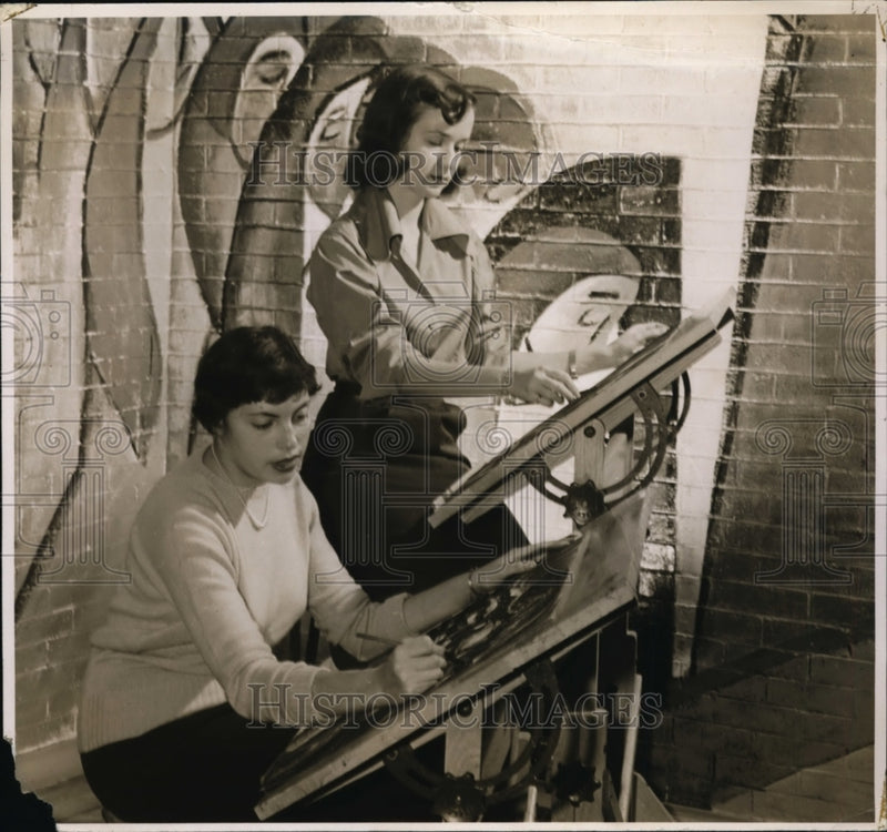 Load image into Gallery viewer, 1951 Press Photo Nancy Foell and Marilyn Broth of Skidmore College Students
