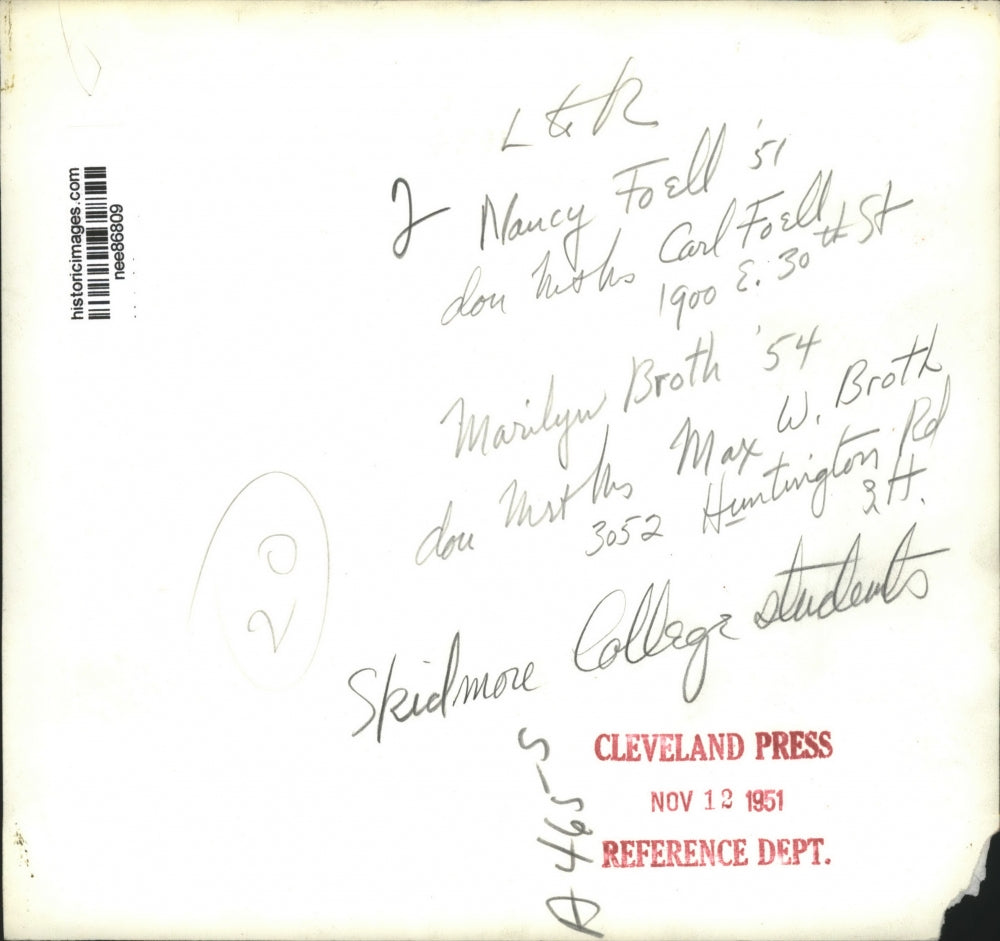 1951 Press Photo Nancy Foell and Marilyn Broth of Skidmore College Students