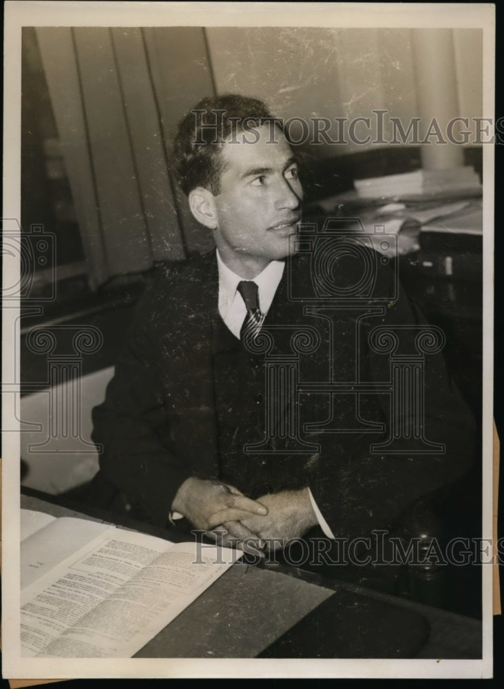 1937 Press Photo William J. Denman page boy on New York Stock Exchange