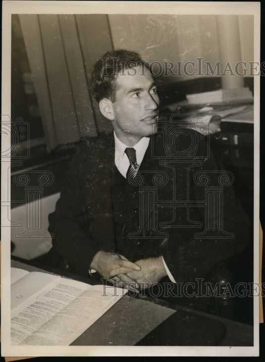 1937 Press Photo William J. Denman page boy on New York Stock Exchange