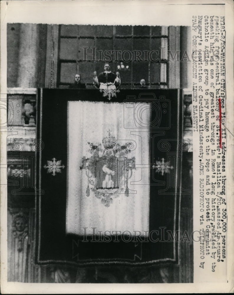 Load image into Gallery viewer, 1949 Press Photo Pope Pius XII address from St Peter's Basillica - nee87480

