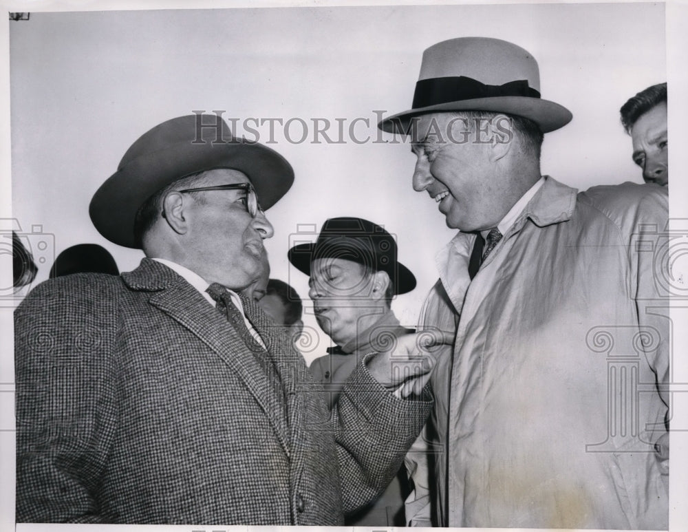 1956 Press Photo Adlai Stevenson and Joe Smith meet at O'hare Field - nee88283
