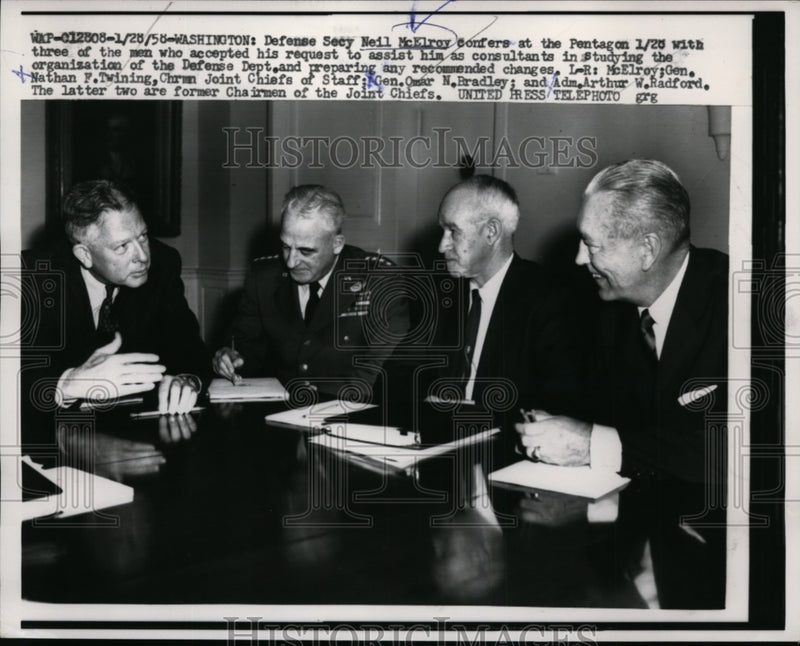 Load image into Gallery viewer, 1958 Press Photo Neil McElroy U.S Defense confers at the Pentagon - nee88838
