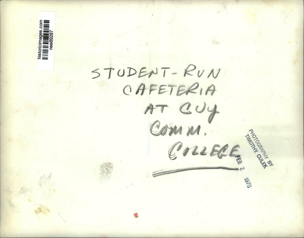1970 Press Photo Student Run cafeteria at Cuyahoga Comm. College - nee89287
