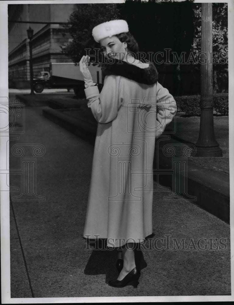 Load image into Gallery viewer, 1956 Press Photo A fashion coat with a fur collar modeled - nee89739
