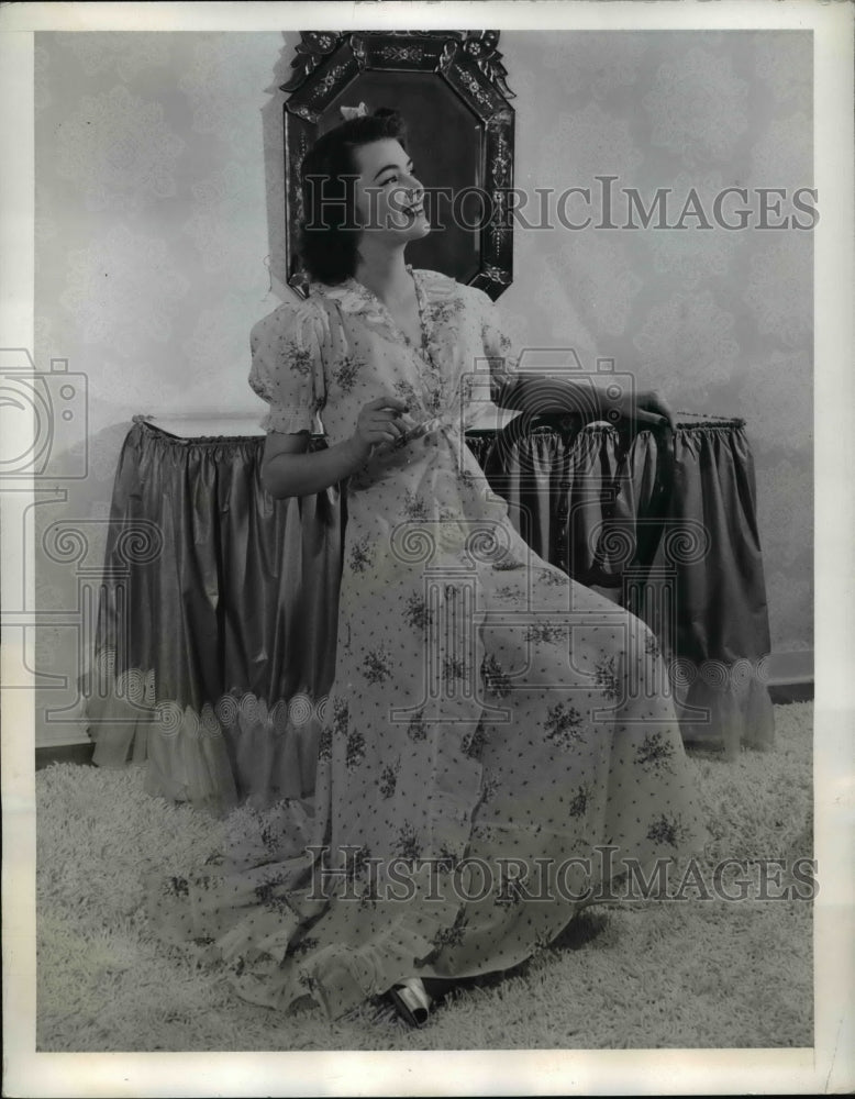 Load image into Gallery viewer, 1942 Press Photo Nightgown has a ruffled neckline to match ruffled edge

