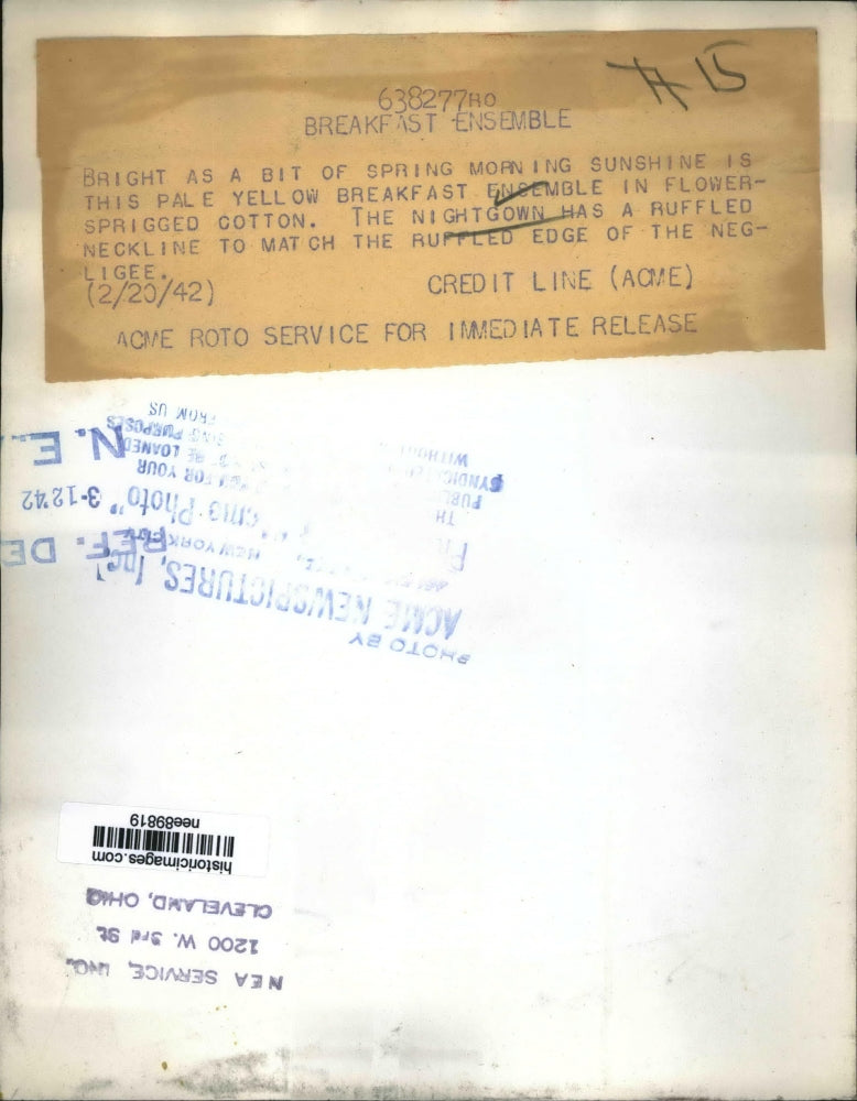 1942 Press Photo Nightgown has a ruffled neckline to match ruffled edge