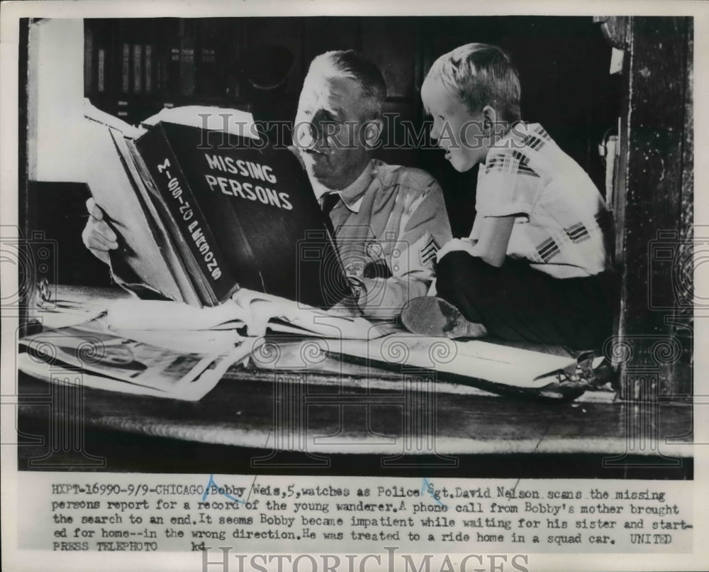 1952 Press Photo Chicago Police Sgt David Nelson & Bobby Weis age 5 at HQ