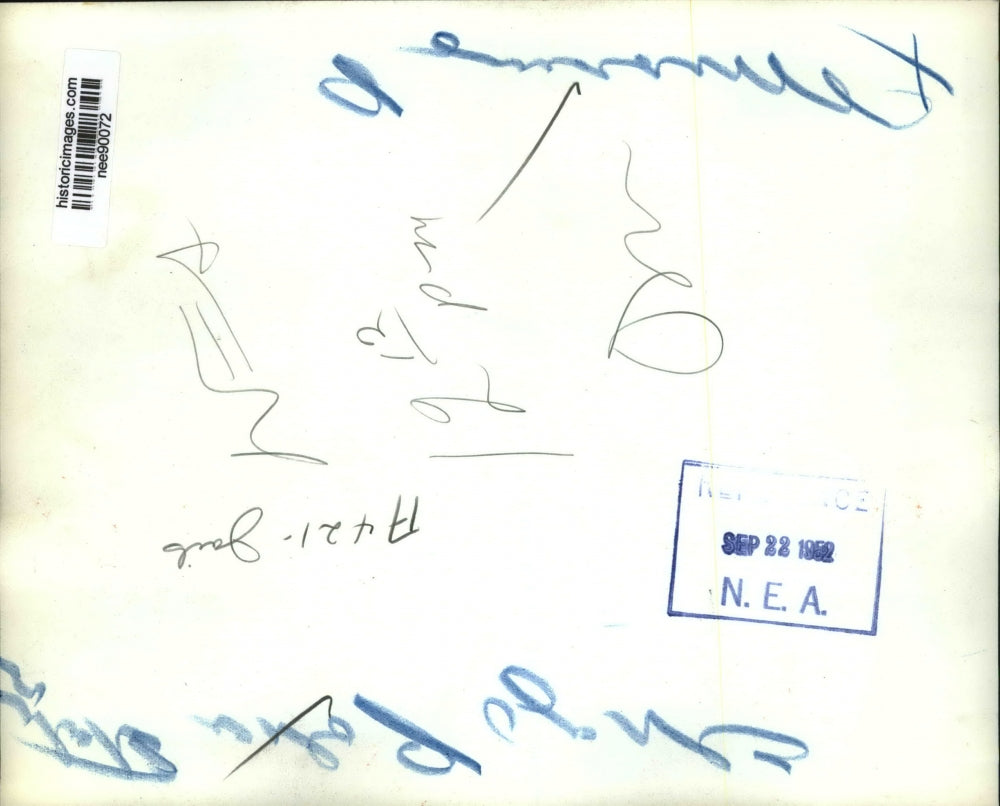 1952 Press Photo Chicago Police Sgt David Nelson & Bobby Weis age 5 at HQ