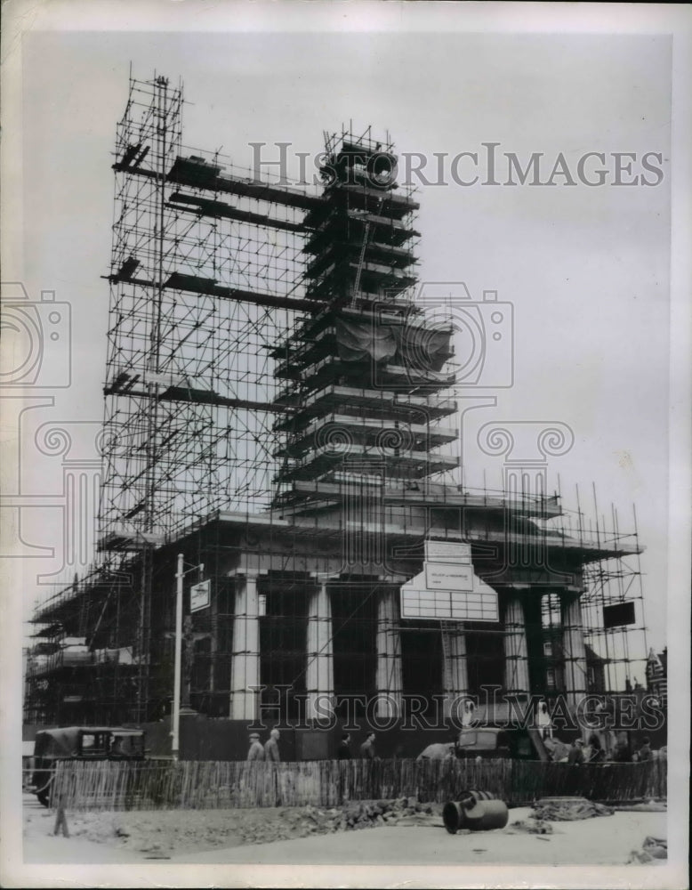 1950 Press Photo Scaffolding surrounds the Church of St John the Divinein London