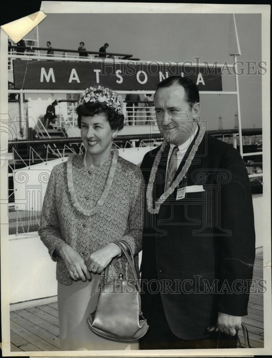 1962 Press Photo Mr and Mrs Frank J Byrne abroad the SS Matsonia in Los Angeles