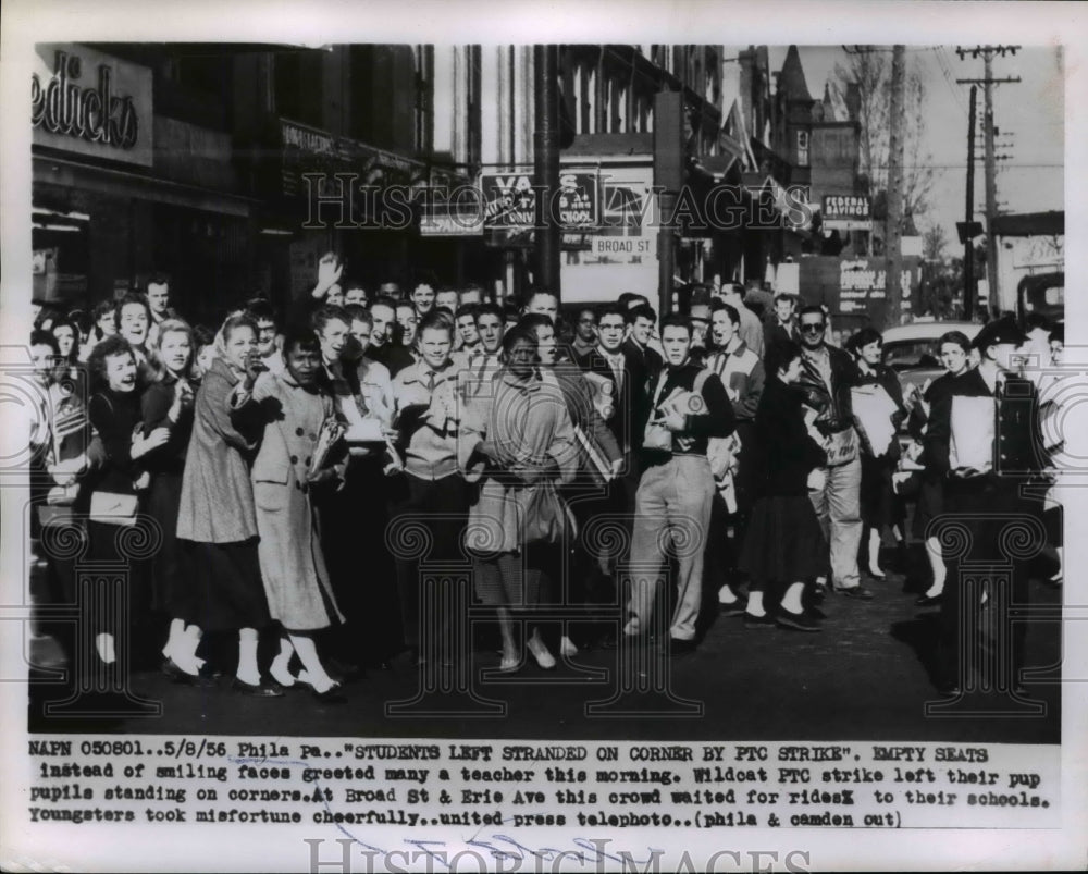 1956 Press Photo Wilcat PTC Strikers left their students standing on corners