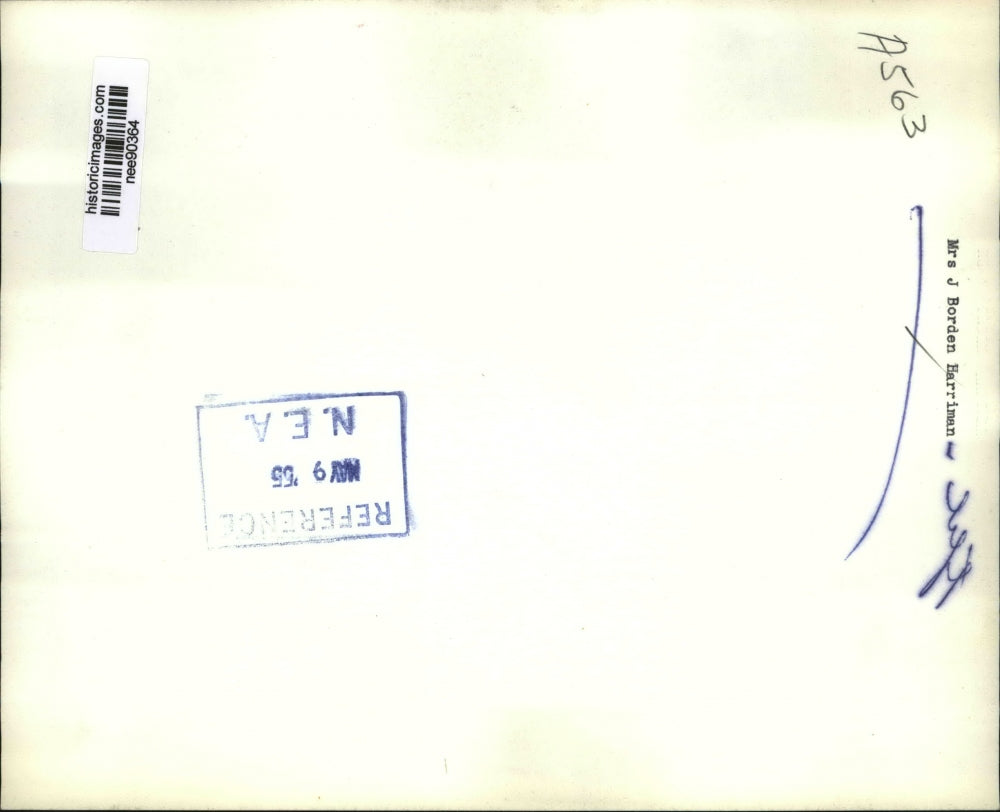 1955 Press Photo Mrs. Borden Harriman Reading A Card - nee90364