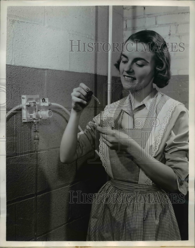 1956 Press Photo Test safety of private water well system using chlorination