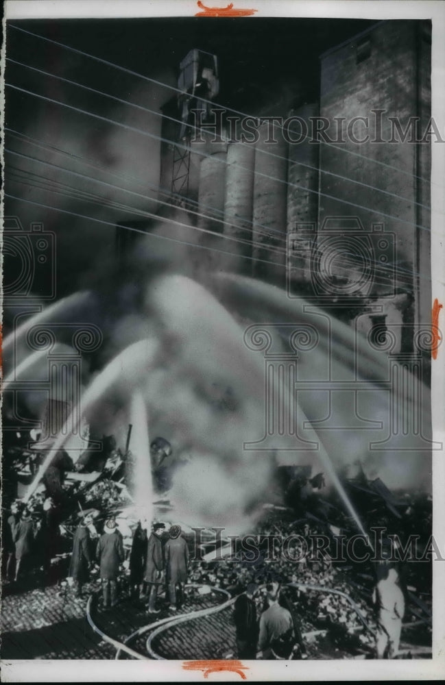 1956 Press Photo Firemen play hose at Gigantic Explosion at Philadelphia