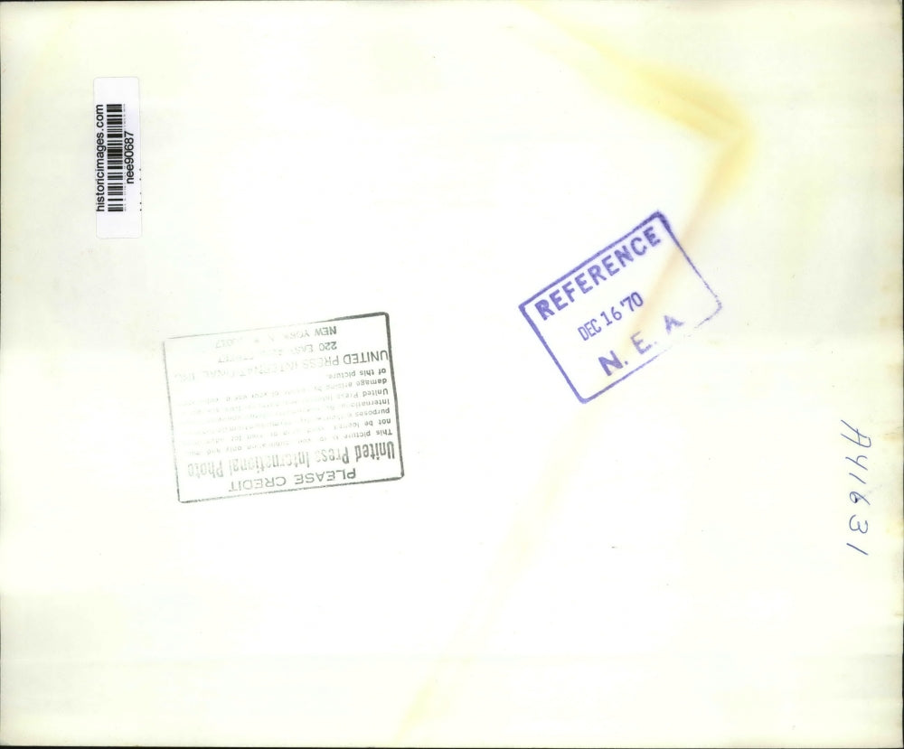 1970 Press Photo Pres. Lyndon Johnson surrounded by a crowd of Students