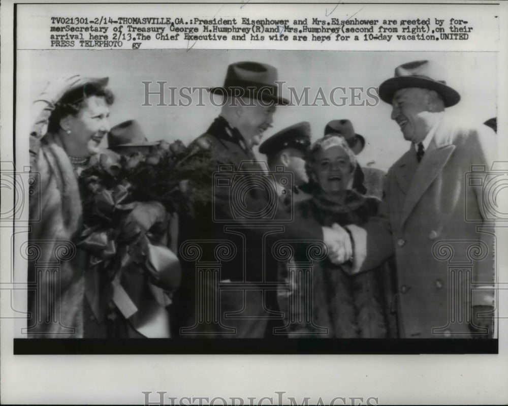 1958 Press Photo Pres. Eisenhower and wife greeted by George m Humphrey and wife