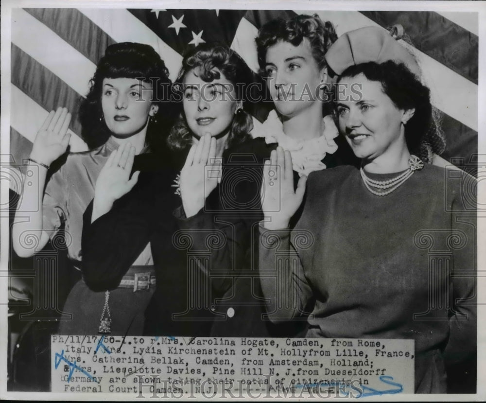 1950 Press Photo Four Ladied taking their oath of citizenship in Federeal Court