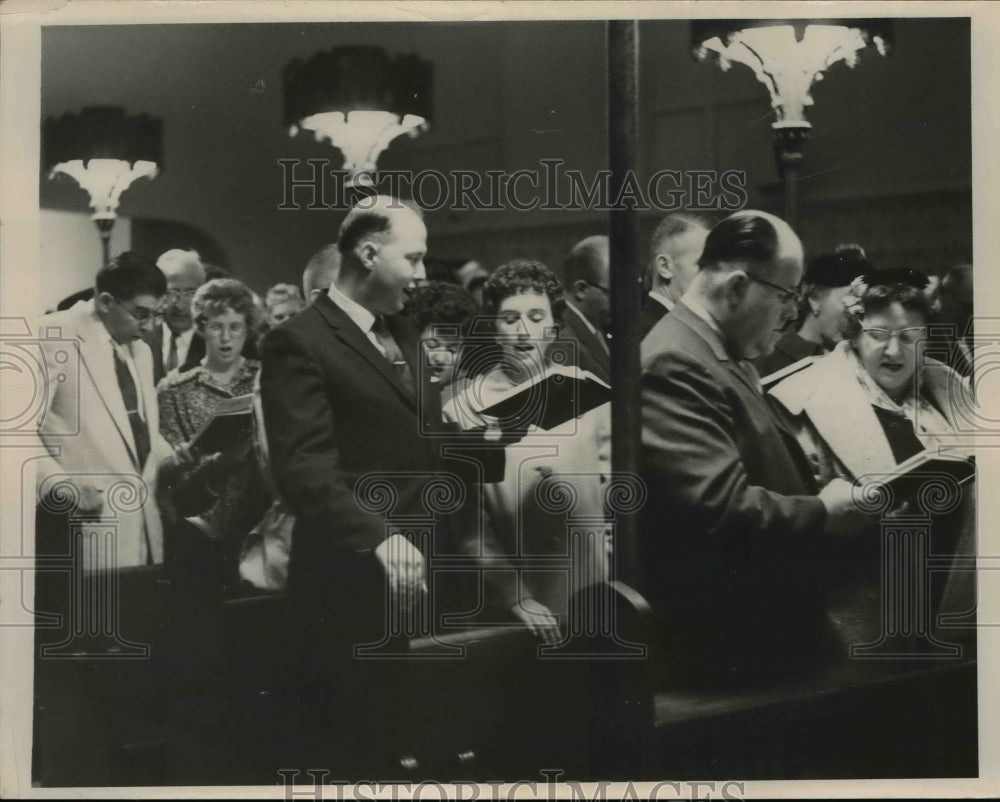 1964 Press Photo Parishioners of Trinity Cathedral - nee90986