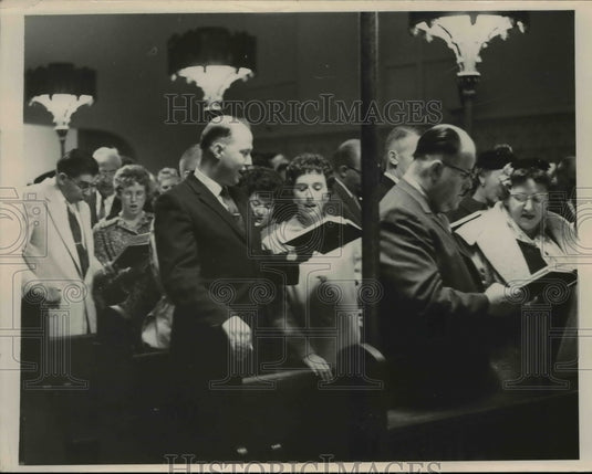 1964 Press Photo Parishioners of Trinity Cathedral - nee90986