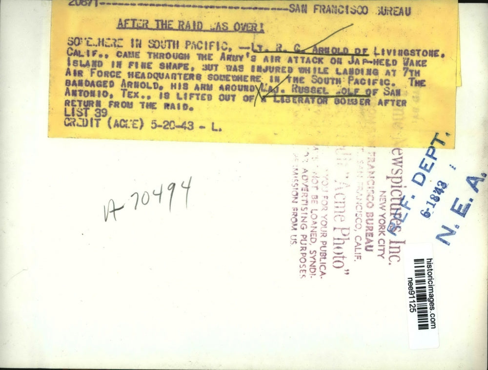 1943 Press Photo Lt. R.G. Arnold injured while landingat 7th Air Force Base