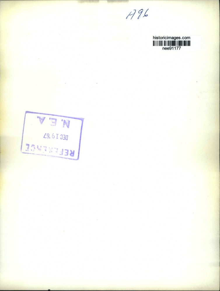 1967 Press Photo Jeff Langley thumbs for a ride to Ft. Lauderdale Florida