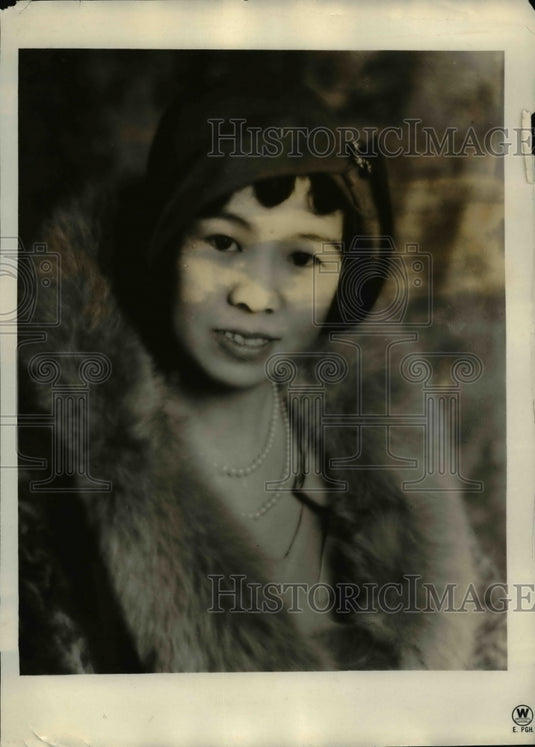 1931 Press Photo Mrs.Toyo Hirayama plant the first of 40 Japanese Cherry trees