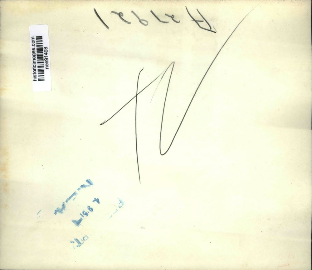 1951 Press Photo Pres. Truman holds Nancy Hollin Herndon to look at cornerstone