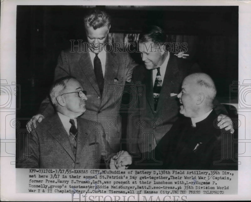 Load image into Gallery viewer, 1955 Press Photo Harry Truman with buddies of Battery D,238th Field Artillery

