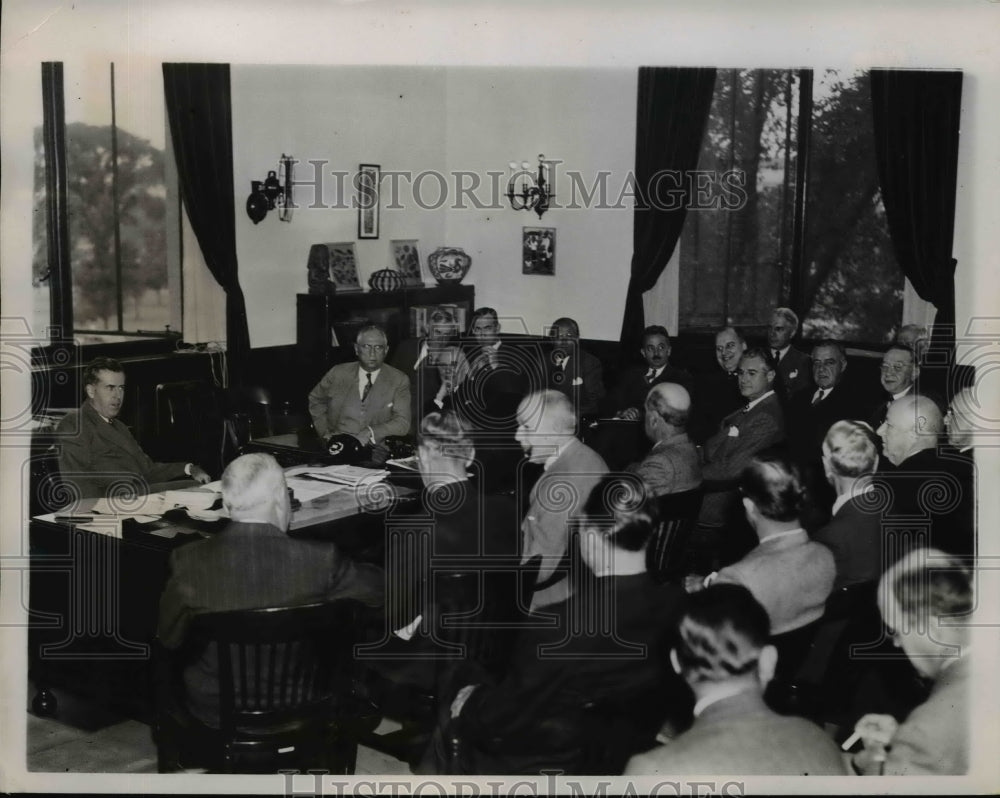 1939 Press Photo Agriculture Secretary Henry Wallace meets with new committee
