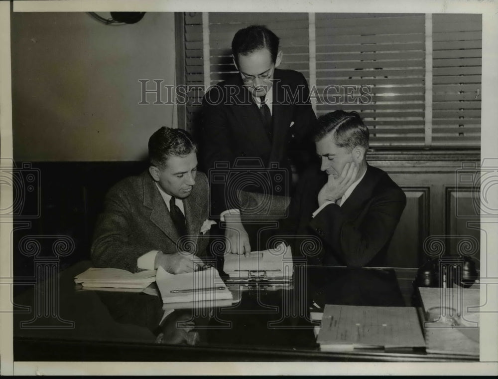 1933 Press Photo Agriculture Secretary Henry Wallace & aides discuss farm relief