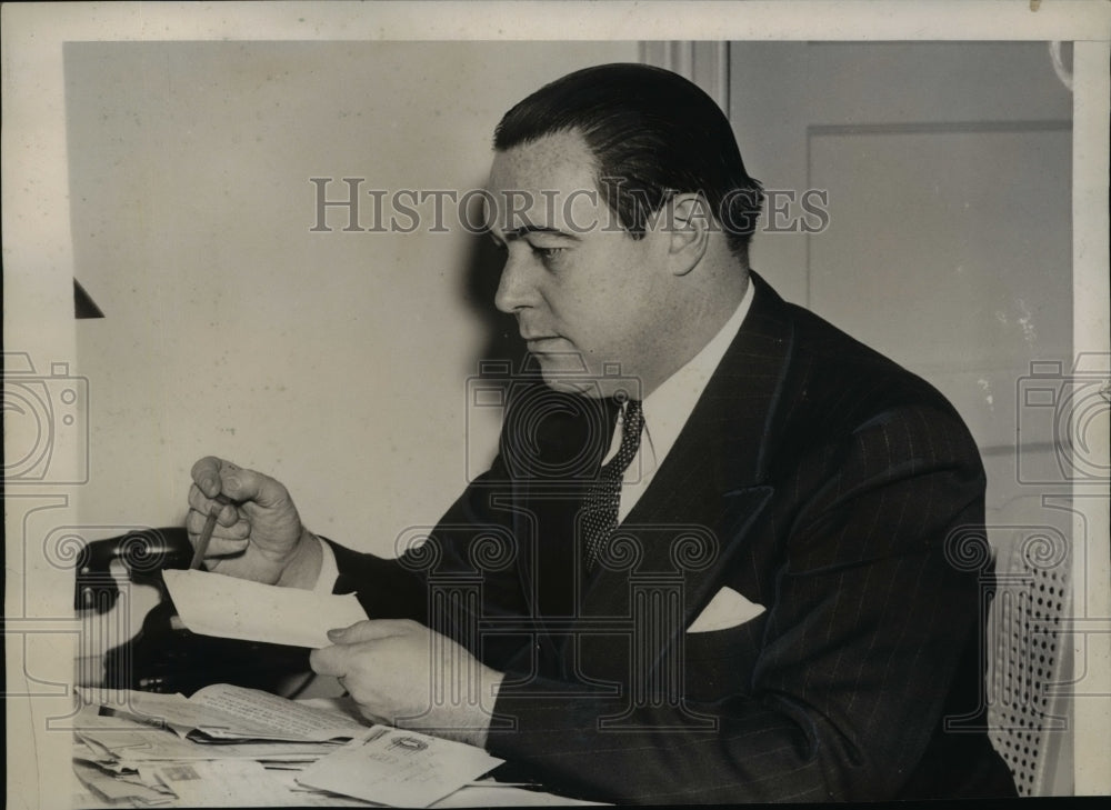 1939 Press Photo John Hastings On His Hotel Suit - nee91983