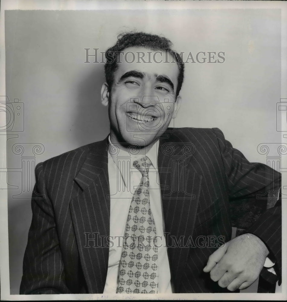 1952 Press Photo Shukri Mohammed El Khatieb searches for free education