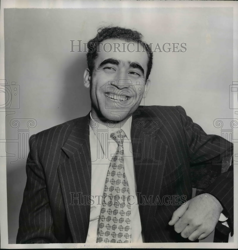 Load image into Gallery viewer, 1952 Press Photo Shukri Mohammed El Khatieb searches for free education
