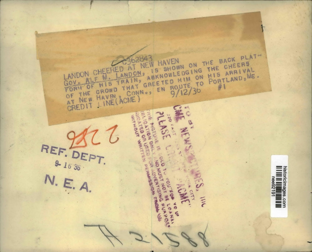 1936 Press Photo Governor Alf Landon Shown On His Train - nee92191