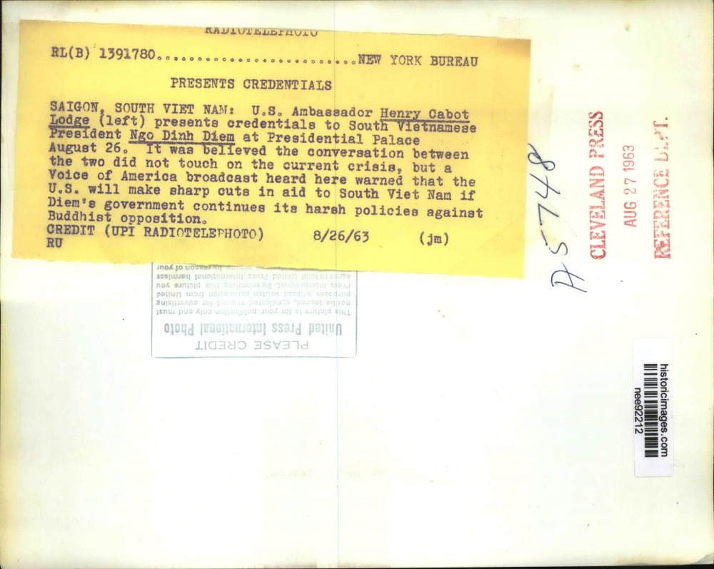 1963 Press Photo US Ambassador Henry Cabot Lodge presents credentials