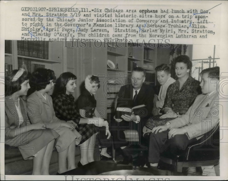 Load image into Gallery viewer, 1959 Press Photo Six orphans meet with Gov &amp; Mrs Stratton in Springfield IL
