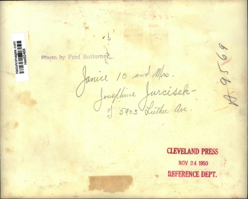 1950 Press Photo Mrs Josephine Jurcisek and 10 year old Janice - nee92468