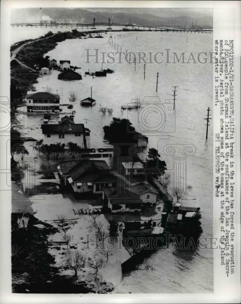 1969 Press Photo Flood waters covered the Sherman Island in Sacramento Calif